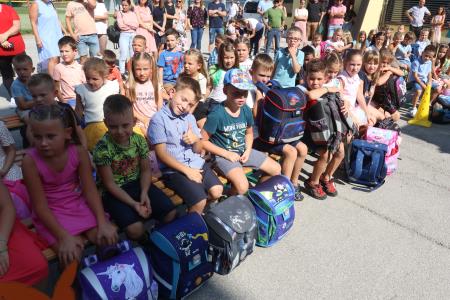 PRVI ŠOLSKI DAN CERKNICA 13 FOTO LJUBO VUKELIČ